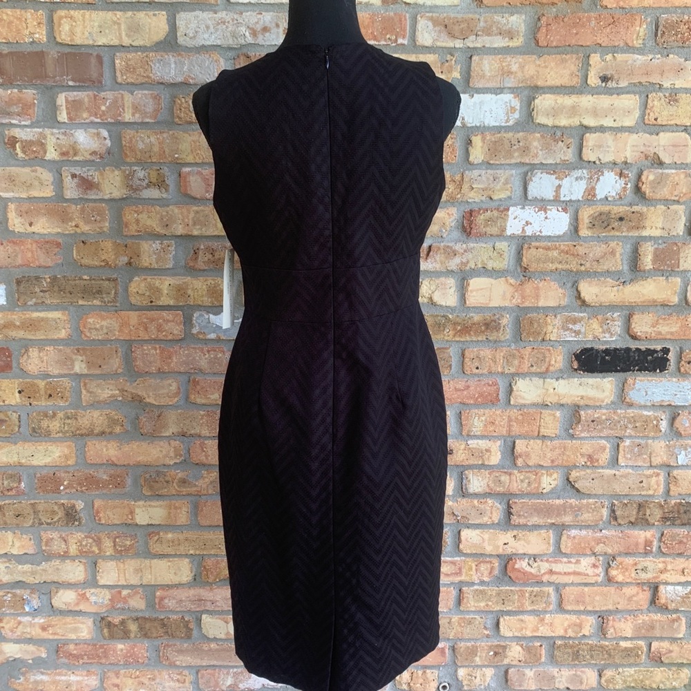 NEW Evan PiconeTextured Waves V-Neck Bishop Sheath Dress Black Size 6 $99 - Picture 9 of 15